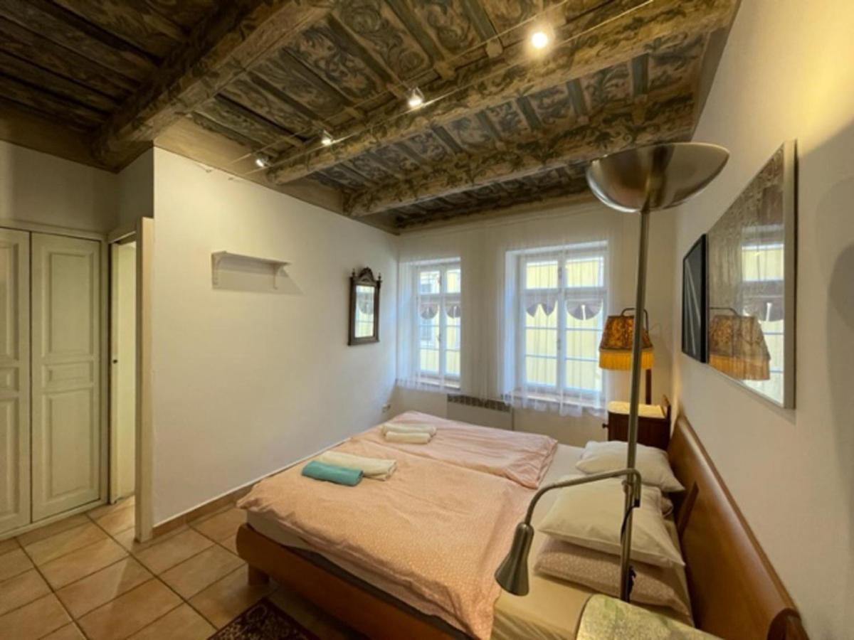 פראג Historical Apartment With Balcony מראה חיצוני תמונה